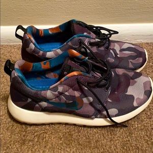 Nike Camo Roche Size 6